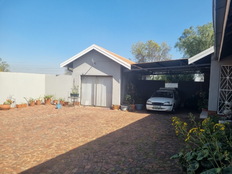 4 Bedroom Property for Sale in Vaalpark Free State